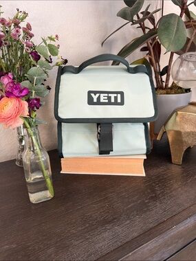 YETI Daytrip 6 Qt Lunch Bag Cooler Sagebrush Green NWOT